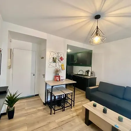 Apartment Clos Pasteur Modern For 4 People