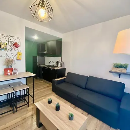 Clos Pasteur Modern For 4 People Appartamento