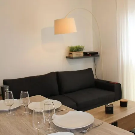 Clos Pasteur Modern For 4 People Apartment